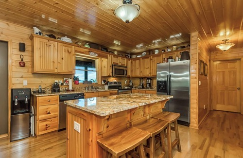 Piney Creek Cabin | Appalachian Mtn Cabin Near New River State Park!