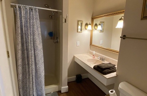 Blairsville Bed & Breakfast | Appalachian Room at Misty Mountain Inn - 21 Mi to Helen Georgia
