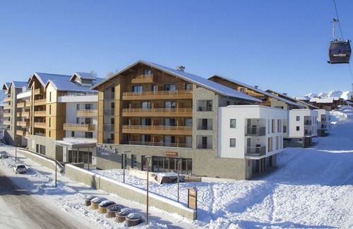 Eclose-Est Condo | Appart élegant au Alpes | piscine chauffée + spa!