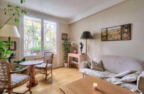 Combat Apartment | Appart calme à Buttes-Chaumont