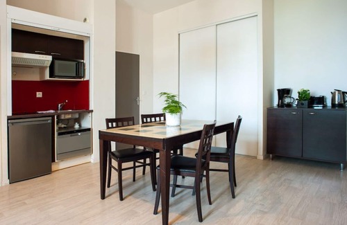 Dinan Condo | Appart Cosy à Dinan | Piscine Extérieure Chauffée