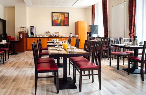 Dinan Condo | Appart Cosy à Dinan | Piscine Extérieure Chauffée