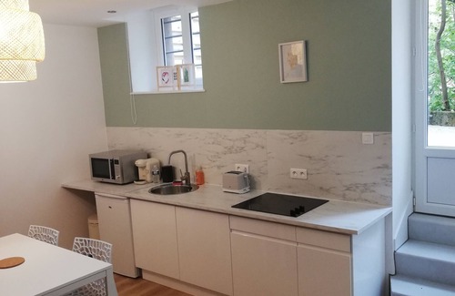 Le Creusot Apartment | Appart Rétrot-Apartment-Family-Ensuite with Bath