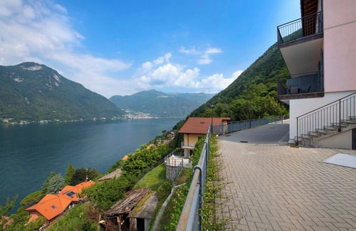Nesso Apartment | Appartamento "7 Il Tornante" with Lake & Mountain Views, Wi-Fi, A/C & Balcony