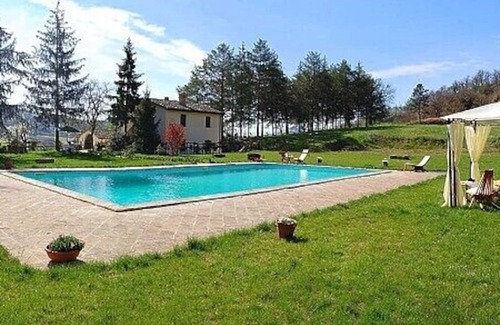 Montone House | Appartamento Aria B: A graceful apartment located on top of a small hill, with Free WI-FI.