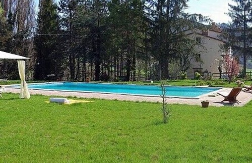 Montone House | Appartamento Aria D: A graceful apartment surrounded by meadows and by green hills, with Free WI-FI.