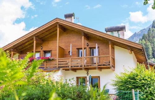 Predazzo Apartment | Appartamento Bucaneve with Lake View, Balcony & Wi-Fi