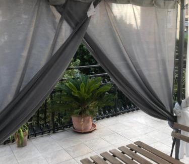 Pero House | Appartamento con terrazza e posto auto Libri e Giardini