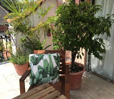 Pero House | Appartamento con terrazza e posto auto Libri e Giardini
