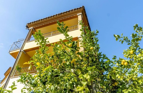 Schifoni Apartment | Appartamento Dodi | SecondFloor, Bedroom and Veranda View!