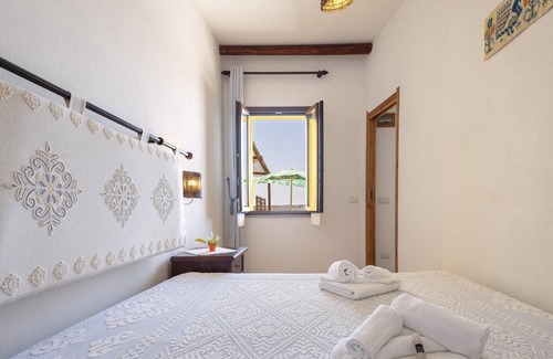 Sassari Apartment | Appartamento Due Posti with Sea View, Pool, Wi-Fi, Garden & Terrace