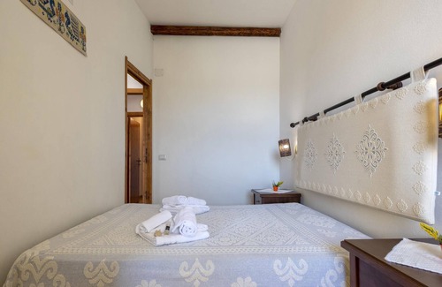 Sassari Apartment | Appartamento Due Posti with Sea View, Pool, Wi-Fi, Garden & Terrace