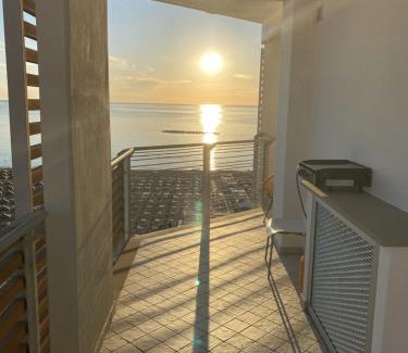 Roseto degli Abruzzi Apartment | Appartamento con terrazza di 35 mq fronte mare-Wifi-Barbecue