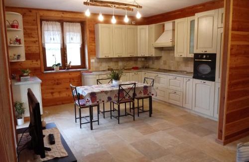 Borgo San Dalmazzo Apartment | Appartamento L'albero e le stelle
