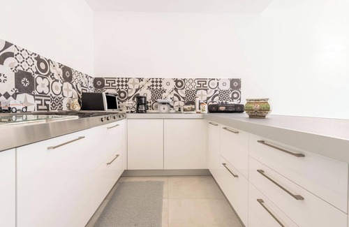 Vesio Apartment | Appartamento "Le Cementine" with Lake View, Mountain View, Wi-Fi, A/C & Terrace