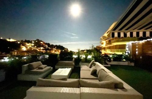 Rezza Apartment | Appartamento Rapallo Sky Garden Maria Jose Liguria - Attico vista mare - Terraces - 2 bagni- 2 Camera da Letto - Box, Wi-fi, Idromassaggio Free inteiro Attico per Voi, con Ascensore