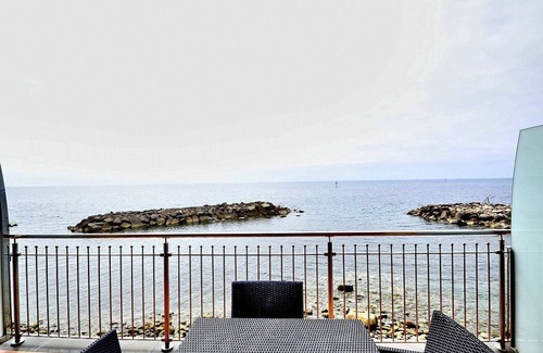 Acciaroli House | Appartamento Torre Caleo I: A charming apartment located right on the beach, with Free WI-FI.