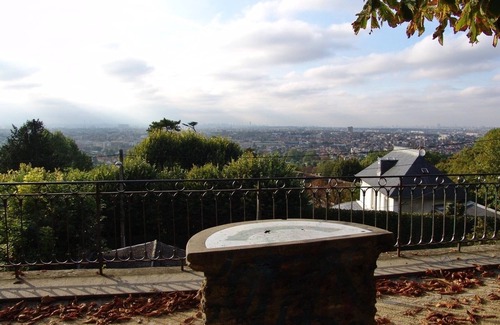Chennevieres-sur-Marne Apartment | Appartement Dans Résidence Calme et Entouré dun Parc Boisé