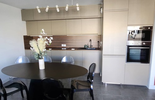 Villeneuve-les-Avignon Apartment | Appartement Avec Jardin Neuf et Élégant Dans une Résidence Calme