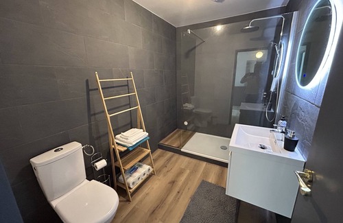 Equeurdreville-Hainneville Apartment | Appartement #8 Moderne Rénové Avec Mezzanine 8pers