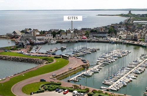 Saint-Vaast-la-Hougue Apartment | Appartement Classé 3 Étoiles sur le Port 100 Mètres du Centre Ville