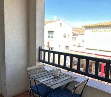 Saintes-Maries-de-la-Mer Apartment | Appartement Le Méditerranéen à 300m de la plage et au centre des Saintes Maries de la Mer LOCAMARGUE