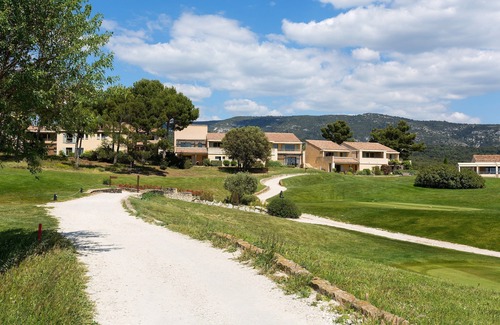 Saumane-de-Vaucluse Condo | Appartement moderne et lumineux 4p, accès piscine!