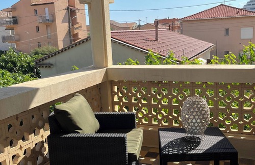 Valras-Plage Apartment | Appartement 1er étage d'une maison de famille, à 50 m de la plage.