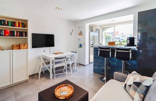 Port Grimaud Apartment | Appartement 2 pièces rénové à Port Grimaud - Terrasse, Climatisation, WIFI