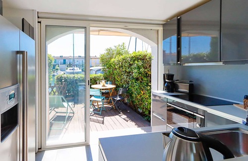 Port Grimaud Apartment | Appartement 2 pièces rénové à Port Grimaud - Terrasse, Climatisation, WIFI
