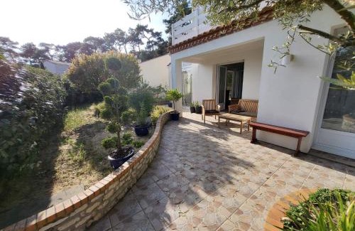 La Tranche-sur-Mer Apartment | Appartement 3 chambres 6 pers rez de Jardin 5min plage quartier du Phare Location du dimanche au dimanche en juillet et aout