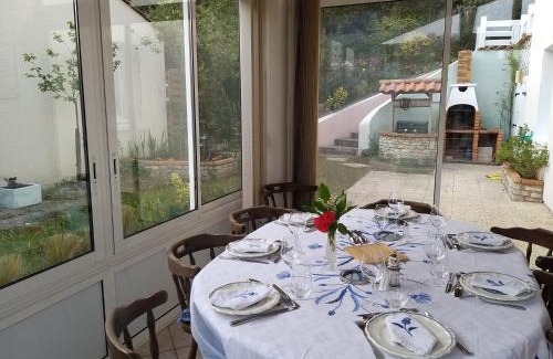 La Tranche-sur-Mer Apartment | Appartement 3 chambres 6 pers rez de Jardin 5min plage quartier du Phare Location du dimanche au dimanche en juillet et aout