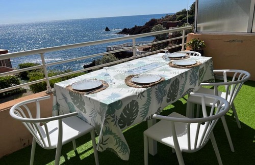 Le Trayas Apartment | Appartement 3 pièces pieds dans l 'eau front de mer sur la côte d'Azur
