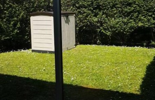 Bernieres-sur-Mer Apartment | Appartement Accès Direct Mer, Jardin , Véranda, Place DE Parking , Tout Confort