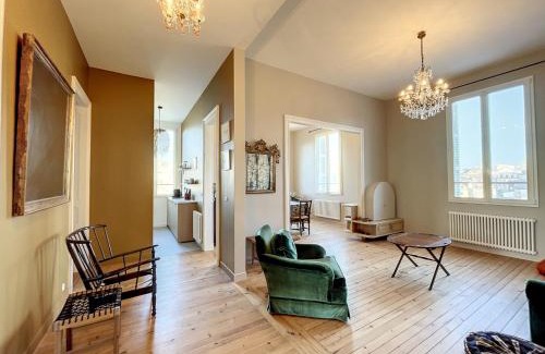 Granville Apartment | Appartement Art Déco à Granville, proche plage, gare et commerces, 3 chambres, ascenseur, parking. - FR-1-361-392