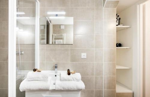 Puvis De Chavannes - Le Lycee Apartment | Appartement au cœur du 6ème arrondissement AIL