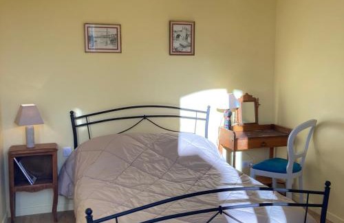 Sauzon Apartment | Appartement au port de Sauzon avec terrasse et TV - FR-1-418-235