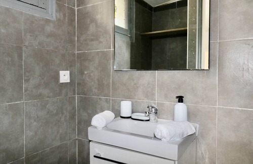 Linguizzetta Apartment | Appartement Avec Piscine et vue sur Parc