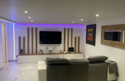 Feyzin Apartment | Appartement Calme à 10 Minutes du Centre de Lyon