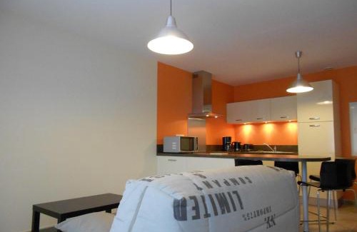 Le Palais Apartment | Appartement Calme avec Internet, Proche Commerces et Plages, 3 Étoiles, Ménage Inclus - FR-1-418-95
