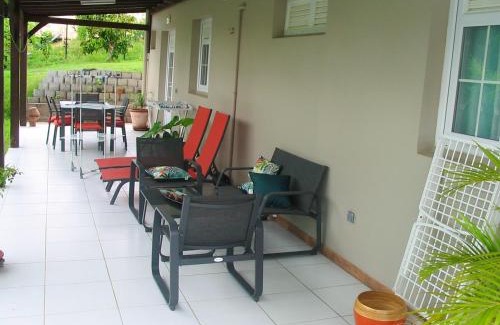 Saint-Esprit Apartment | Appartement charmant, Saint-Esprit, 40 m², vue sur la montagne.