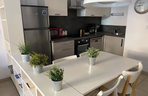 Porquerolles Apartment | Appartement Climatisé 50m2 au Centre du Village de Porquerolles