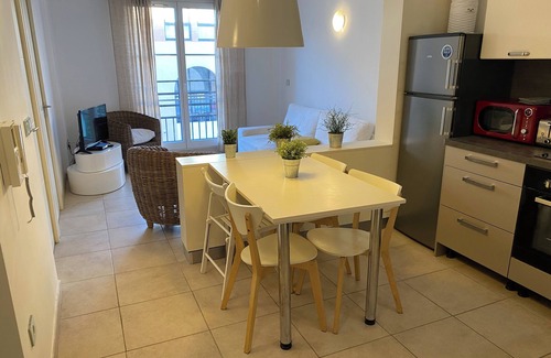 Porquerolles Apartment | Appartement Climatisé 50m2 au Centre du Village de Porquerolles