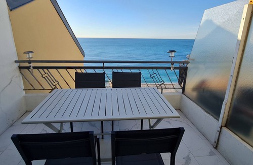 Fabron Apartment | Appartement Climatisé de Standing 4 Personnes, Face à la mer Devant la Plage
