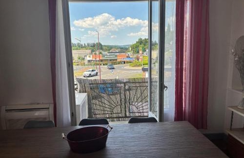 Objat Apartment | Appartement confortable avec jardin à Objat, 120 m²