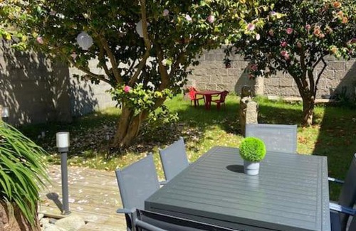 Perros-Guirec Apartment | Appartement cosy avec jardin en centre-ville