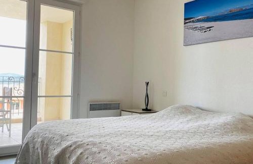 L'Ile-Rousse Apartment | Appartement cosy avec terrasse, proche plage, parking, WiFi - FR-1-63-265