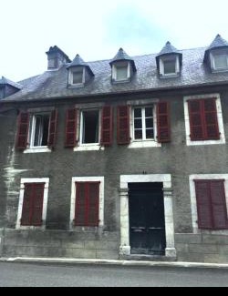 Cadeac Apartment | Appartement dans ancienne maison pyrénéenne.