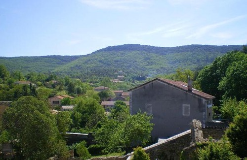 Saint-Alban-sous-Sampzon Apartment | Appartement de 3 chambres a Grospierres avec magnifique vue sur la montagne piscine partagee jardin clos