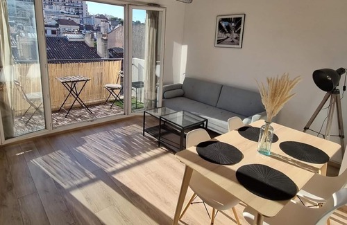 Les Chartreux Apartment | Appartement de Charme Avec Balcon Ensoleillé au Cœur de Marseille